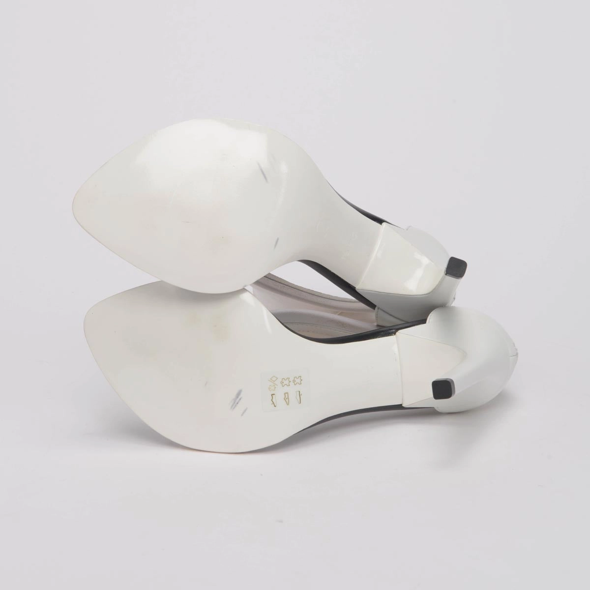 Louis Vuitton White Iconic Sandals 39