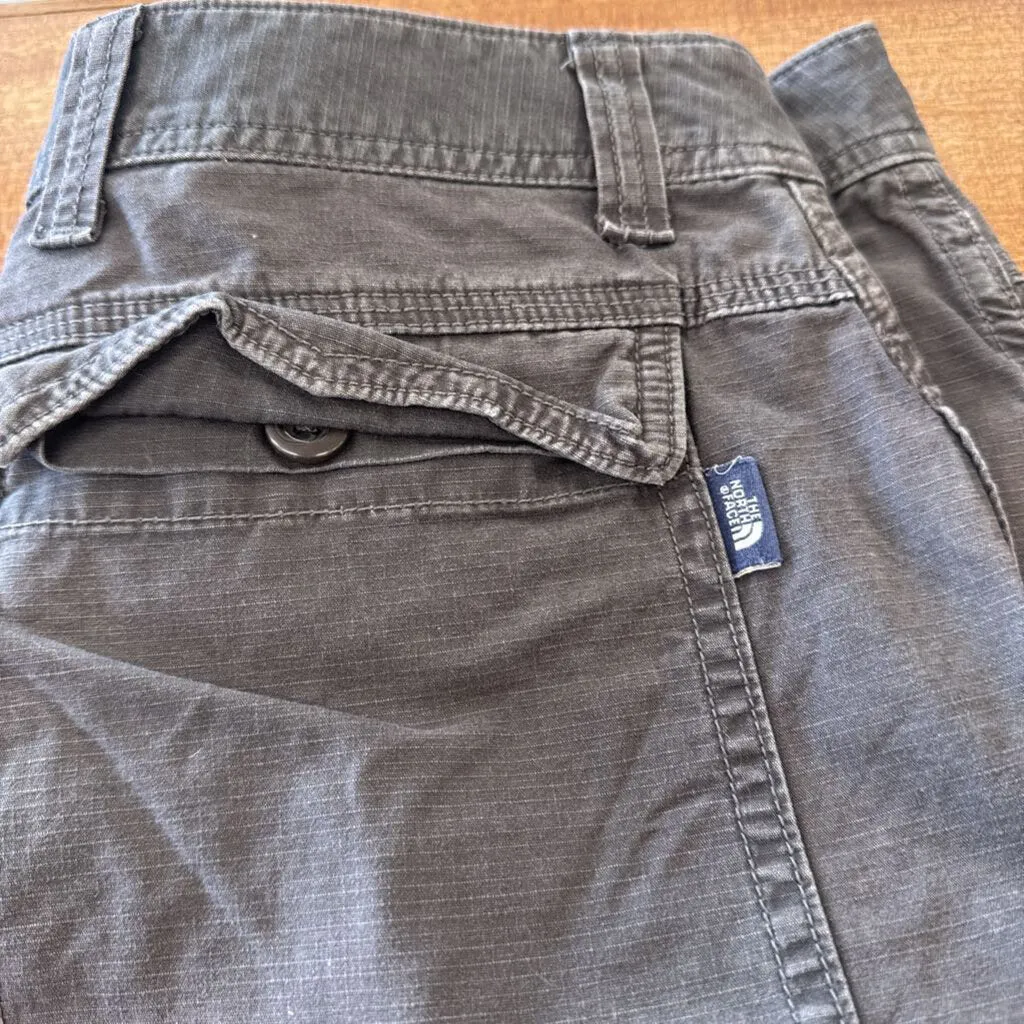 The North Face The North Face - Men's Cargo Shorts: Grey-men-32 Regular